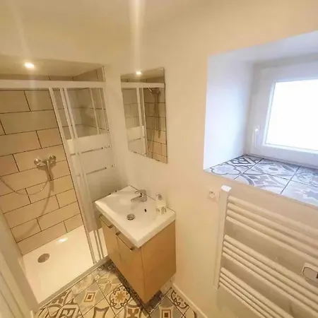 Le Petite Maison Pont-a-Bar