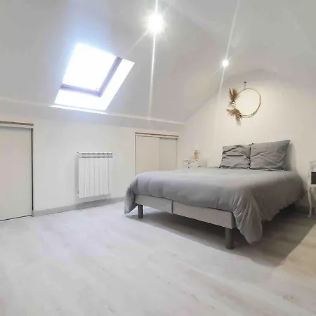 Le Petite Maison Pont-a-Bar